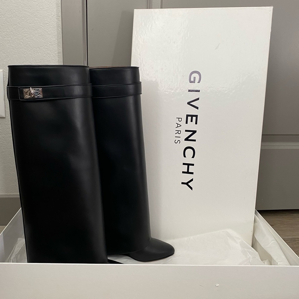 BRAND NEW Givenchy Shark Lock Boots
